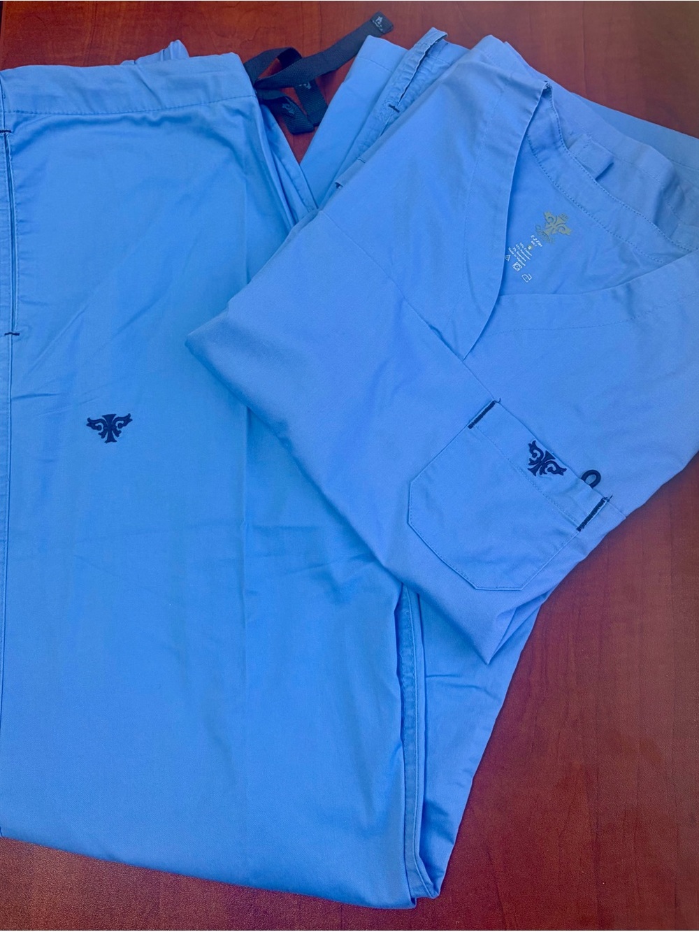 Med Couture women’s scrub set Size Small